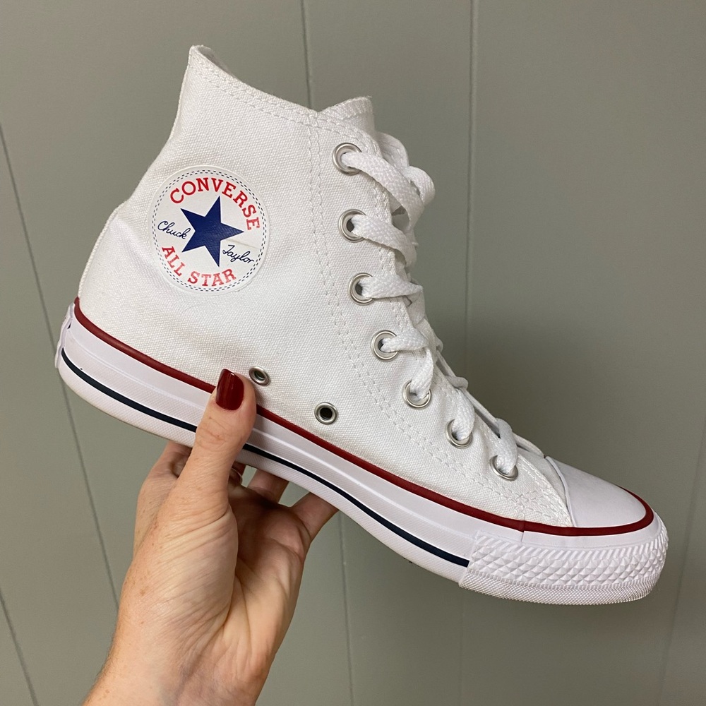 White high top converse. Women’s size 6.5 Mens size 4.5.
